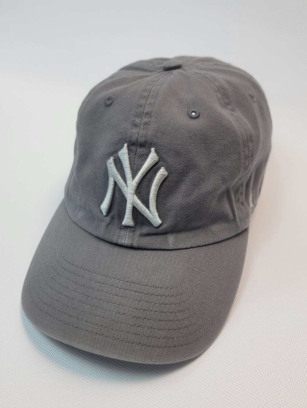 New York Yankees Hat Cap Strap Back One Size Gray Embroidered Baseball 47 Brand